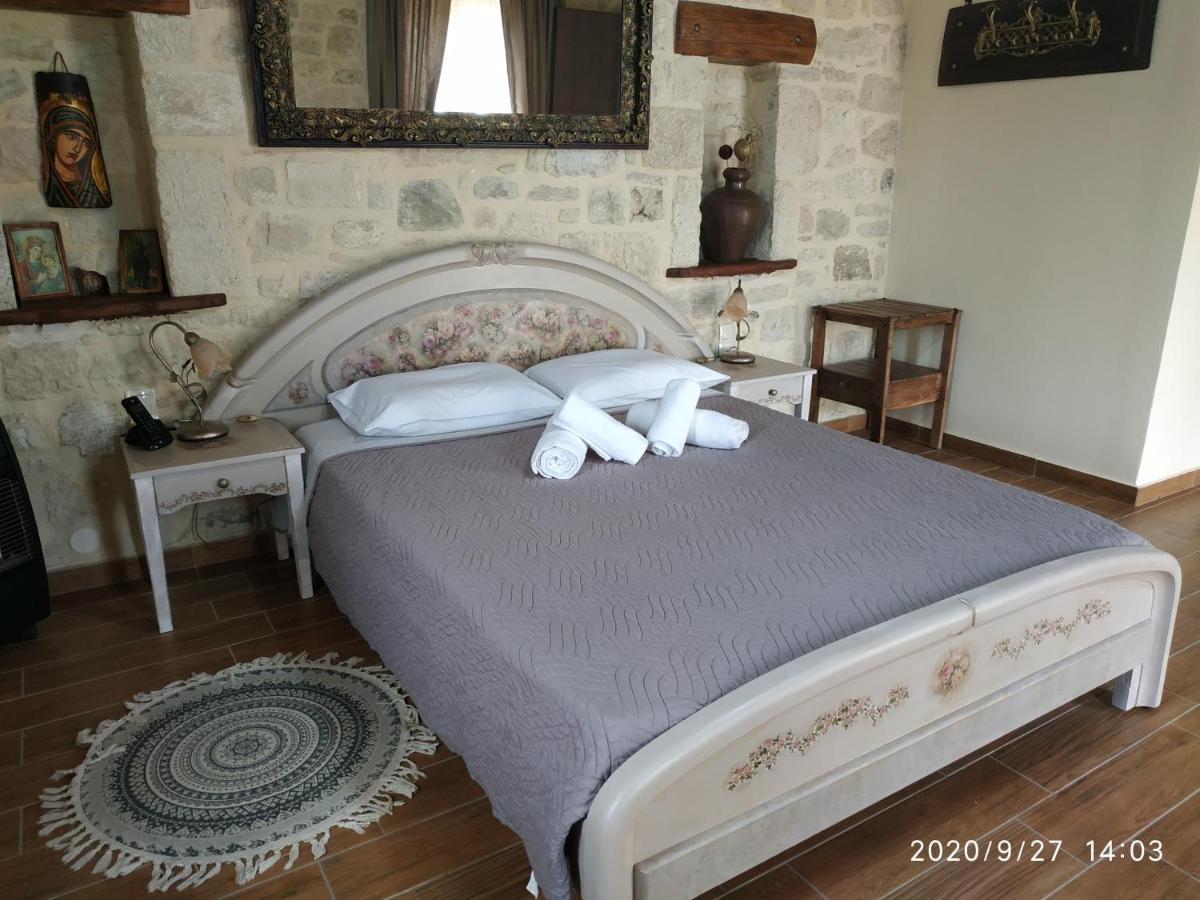 Amazing Stone Villas Kapetanianá 外观 照片