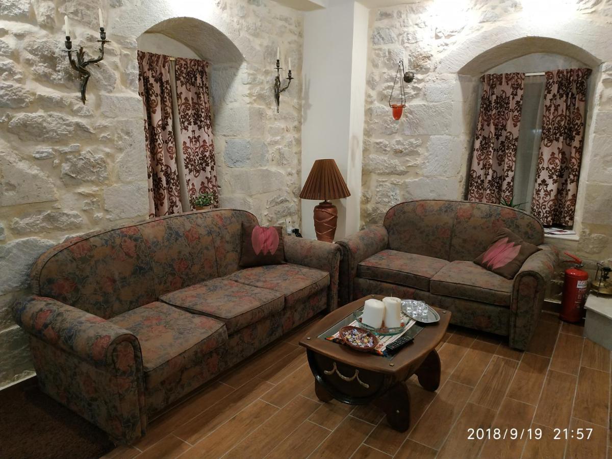 Amazing Stone Villas Kapetanianá 外观 照片
